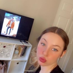 Meet your Posher, Abigail